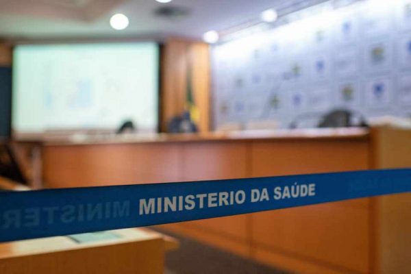Sem vacina definida, governo planeja estratégia de imunização contra Covid-19